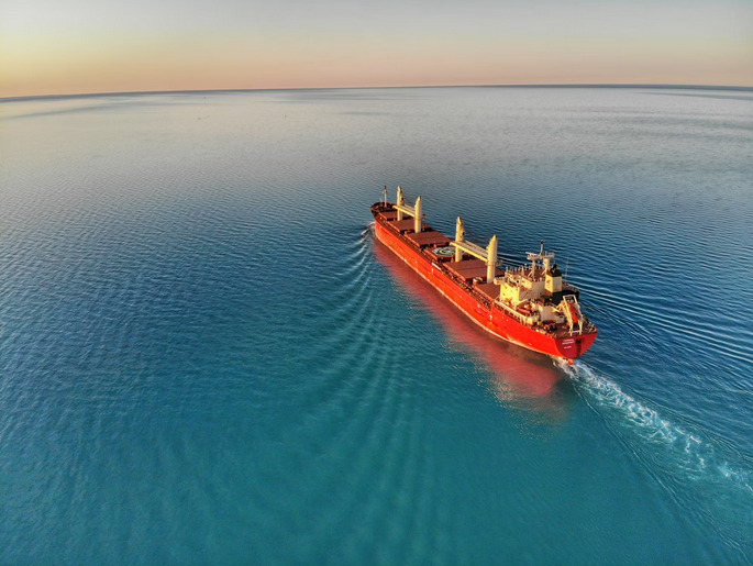 Choosing Between Air Freight and Sea Freight: A Comprehensive Comparison for Shippers